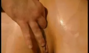 تشاهد الزوجة الإباحي ...