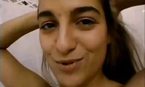 آنا الصغيرة المشعرة  ...