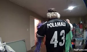 آسا أكيرا خلف الكوال ...