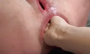 عاهرة الحمار اللعين  ...