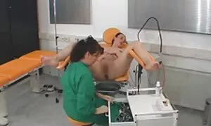 فتاة تحصل على الحمار ...